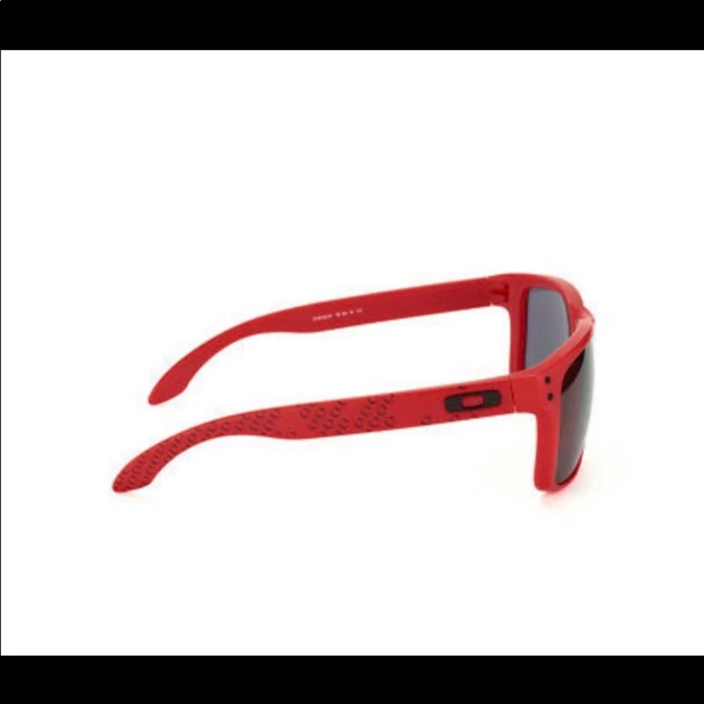 Red men’s Oakley shades